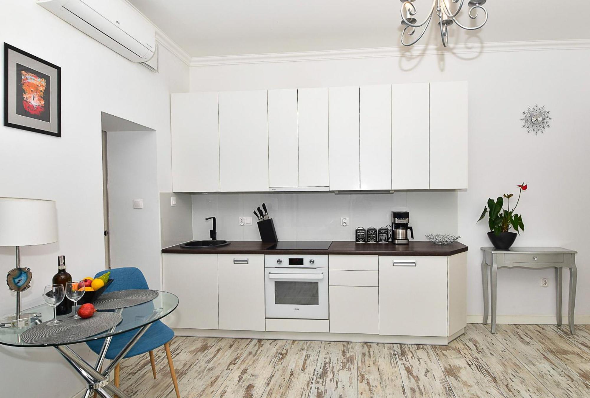 Komfortowe Apartamenty Przy Rynku Klimatyzacja - Wroclaw — Photos 2